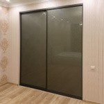 Шкаф с декоративным зеркалом Шкаф с декоративным зеркалом
